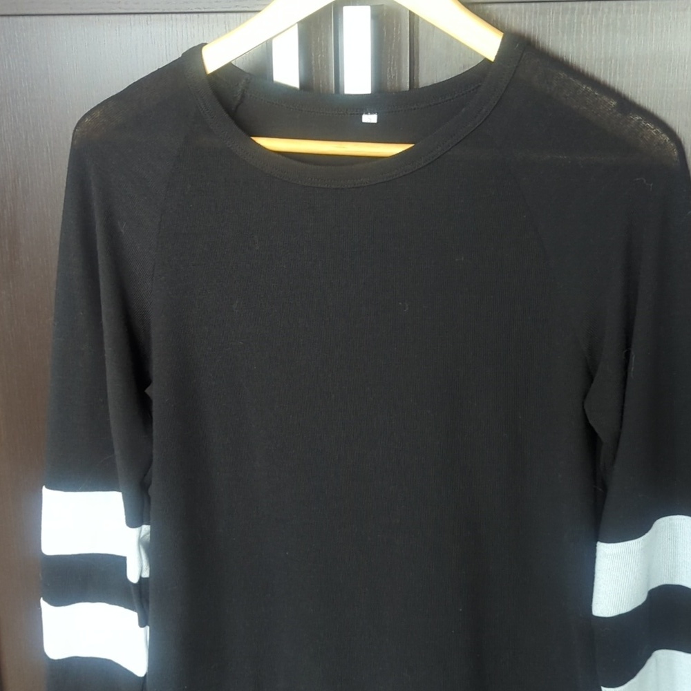 Black & White Women's Sweater - Size Small Good Condition - Picture 3 of 4